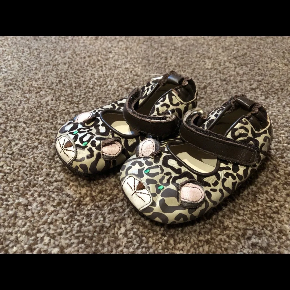 Robeez baby girls 3 leopard animal print leather crib shoes Velcro strap slip on